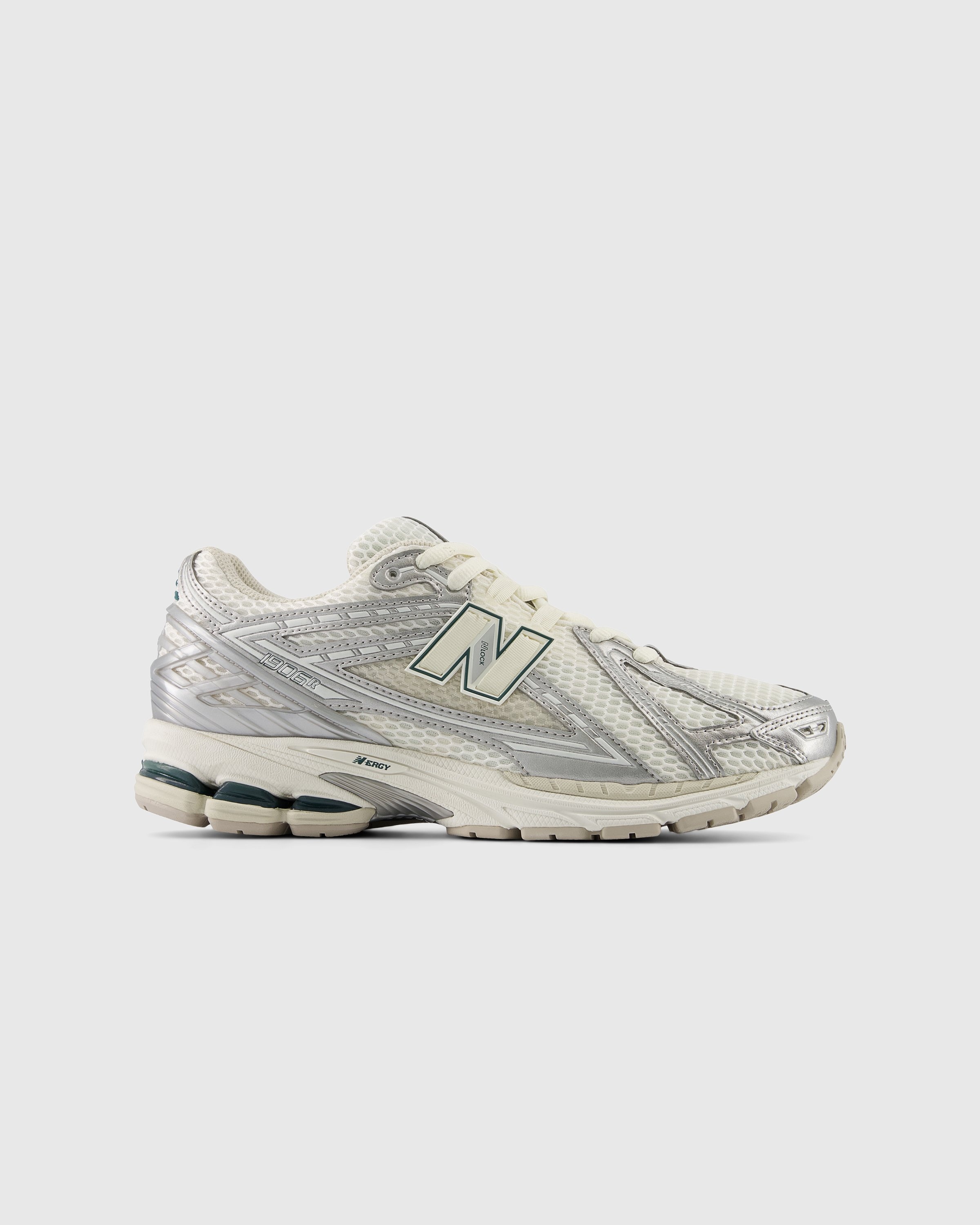 Silver new hot sale balance sneakers